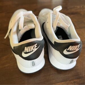 Youth Nike MD Valiant 'White Black' CN8558-100 Size 4.5